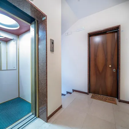 Apartamento Guesthost - Marino's Údine
