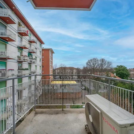 Guesthost - Marino's Apartamento Údine