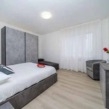 Apartment Marino's