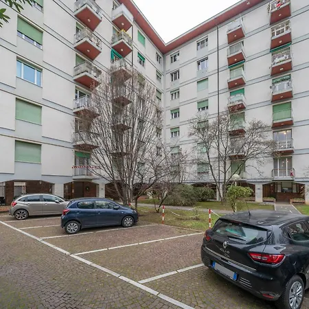 Guesthost - Marino's Apartamento Údine