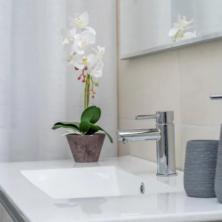 Guesthost - Marino's Appartement